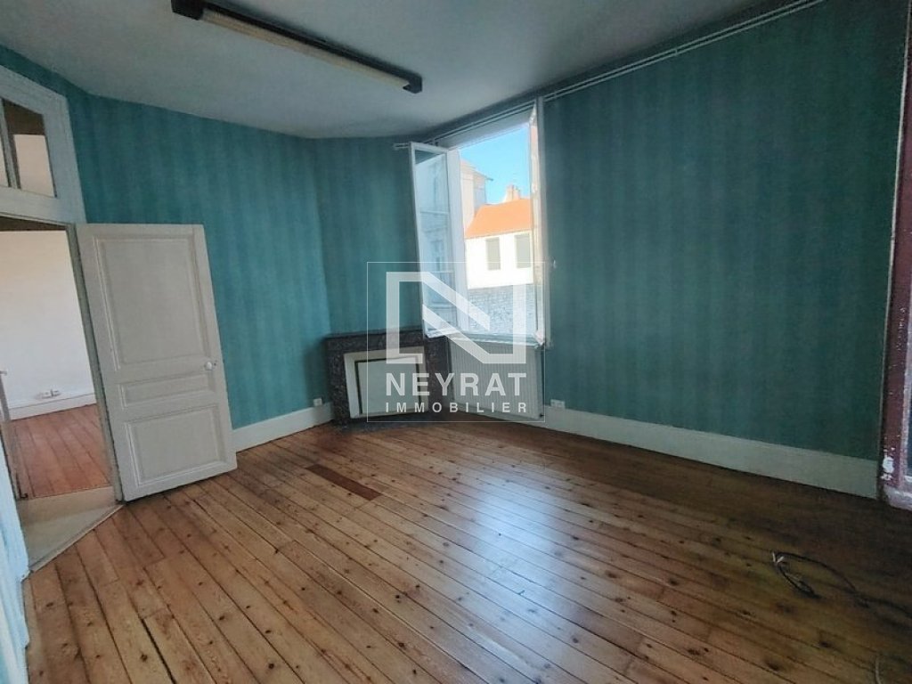 APPARTEMENT T5 - CHALON SUR SAONE - 124.06 m2 - 112�400�&euro;