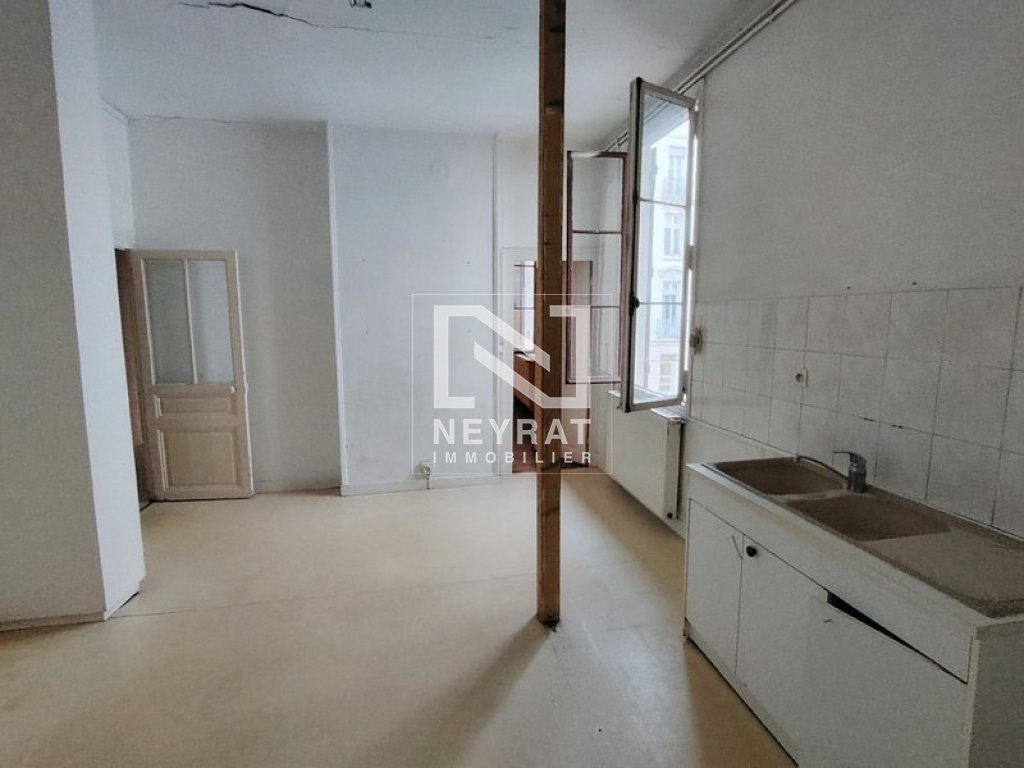 APPARTEMENT T5 - CHALON SUR SAONE - 124.06 m2 - 112�400�&euro;