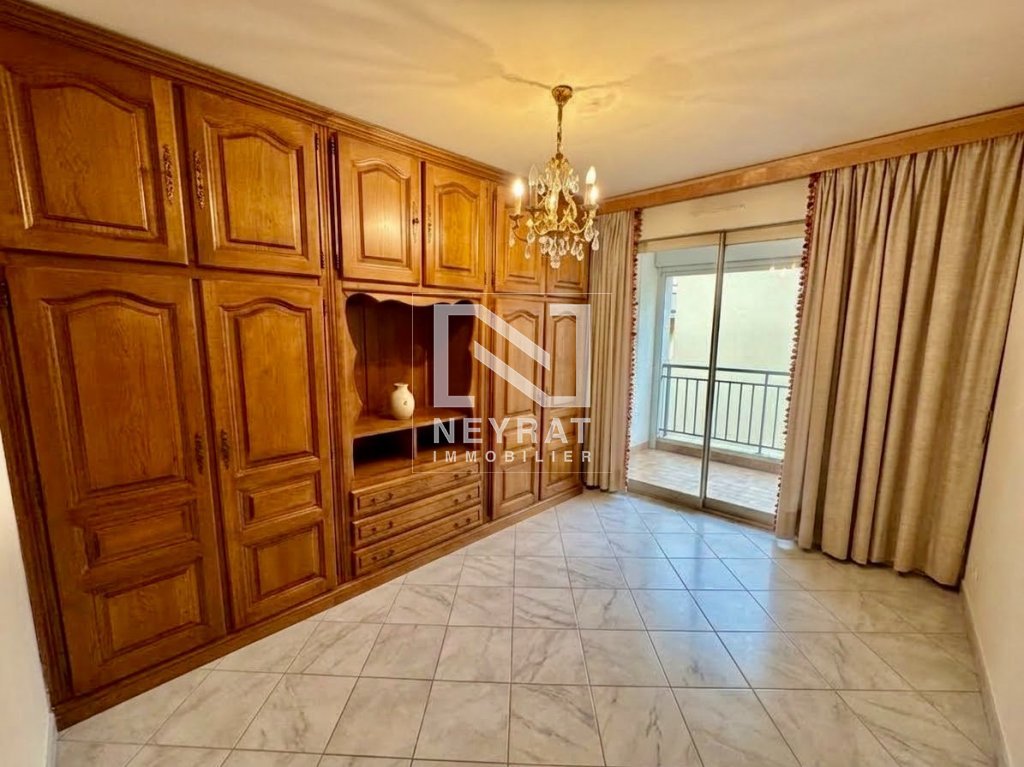 APPARTEMENT T5 A VENDRE - CHALON SUR SAONE - 116.27 m2 - 120 000 &euro;