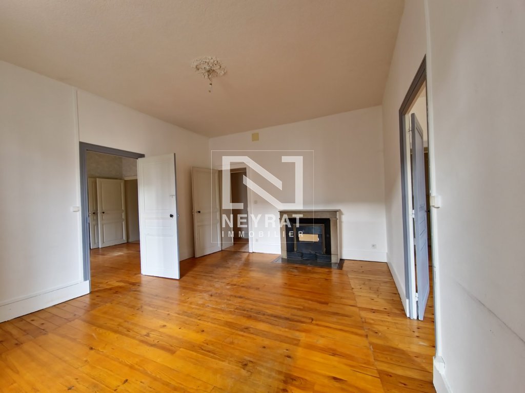 APPARTEMENT 3EME ETAGE A VENDRE - CHAROLLES - 116.99 m2 - 76 000 €