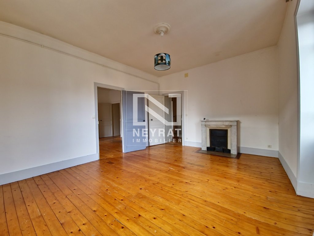 APPARTEMENT 3EME ETAGE A VENDRE - CHAROLLES - 116.99 m2 - 76 000 €