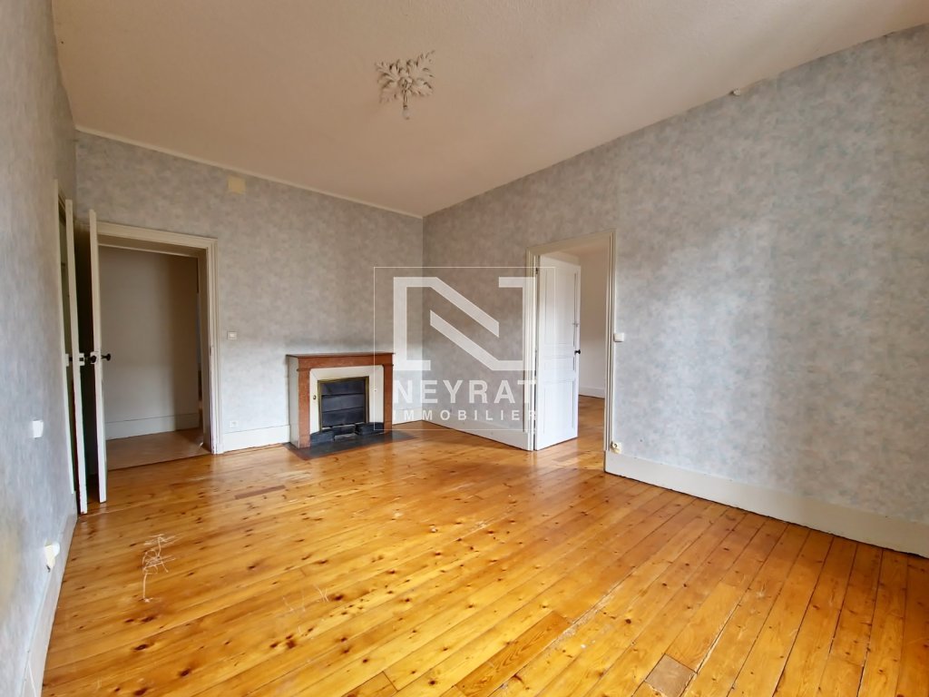 APPARTEMENT 3EME ETAGE A VENDRE - CHAROLLES - 116.99 m2 - 76 000 €