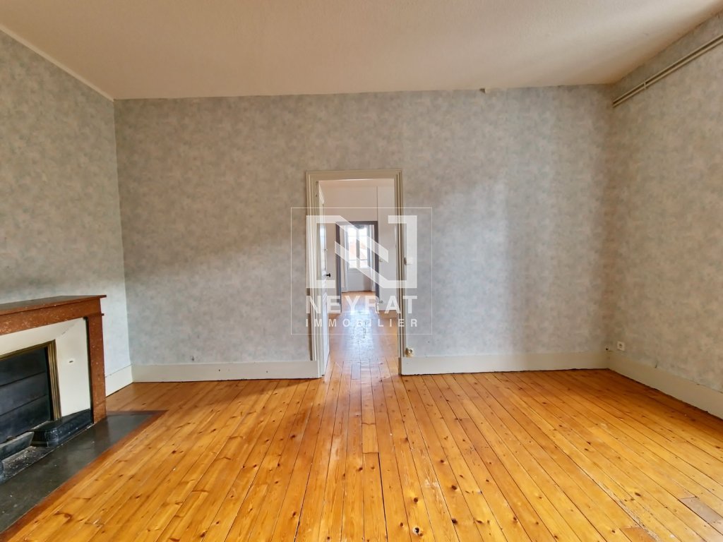 APPARTEMENT 3EME ETAGE A VENDRE - CHAROLLES - 116.99 m2 - 76 000 €