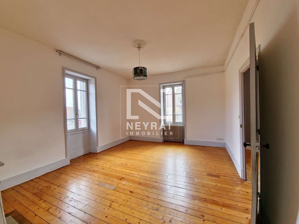 APPARTEMENT 3EME ETAGE A VENDRE - CHAROLLES - 116.99 m2 - 76 000 €