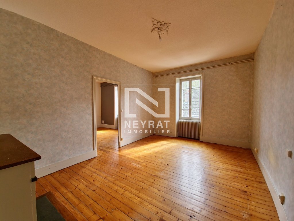 APPARTEMENT 3EME ETAGE A VENDRE - CHAROLLES - 116.99 m2 - 76 000 €