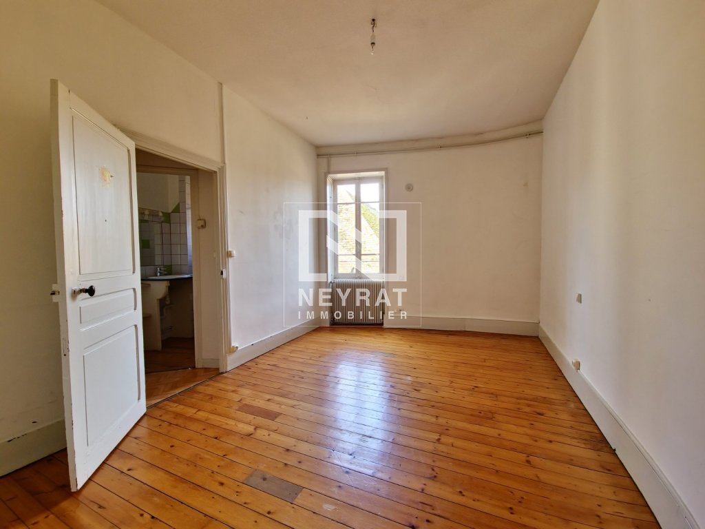 APPARTEMENT 3EME ETAGE A VENDRE - CHAROLLES - 116.99 m2 - 76 000 €