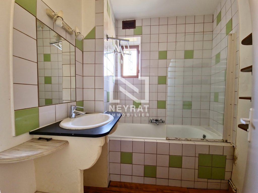 APPARTEMENT 3EME ETAGE A VENDRE - CHAROLLES - 116.99 m2 - 76 000 €