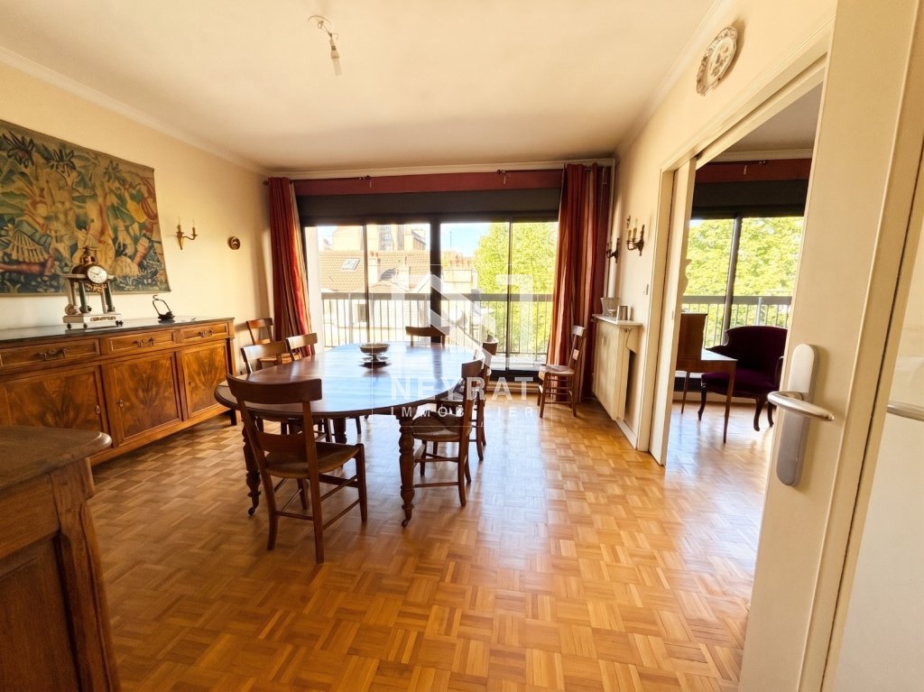 DIJON HYPER CENTRE- PLACE SAINT BÉNIGNE A VENDRE - DIJON Hyper Centre ville - 140.47 m2 - 495 000 &euro;