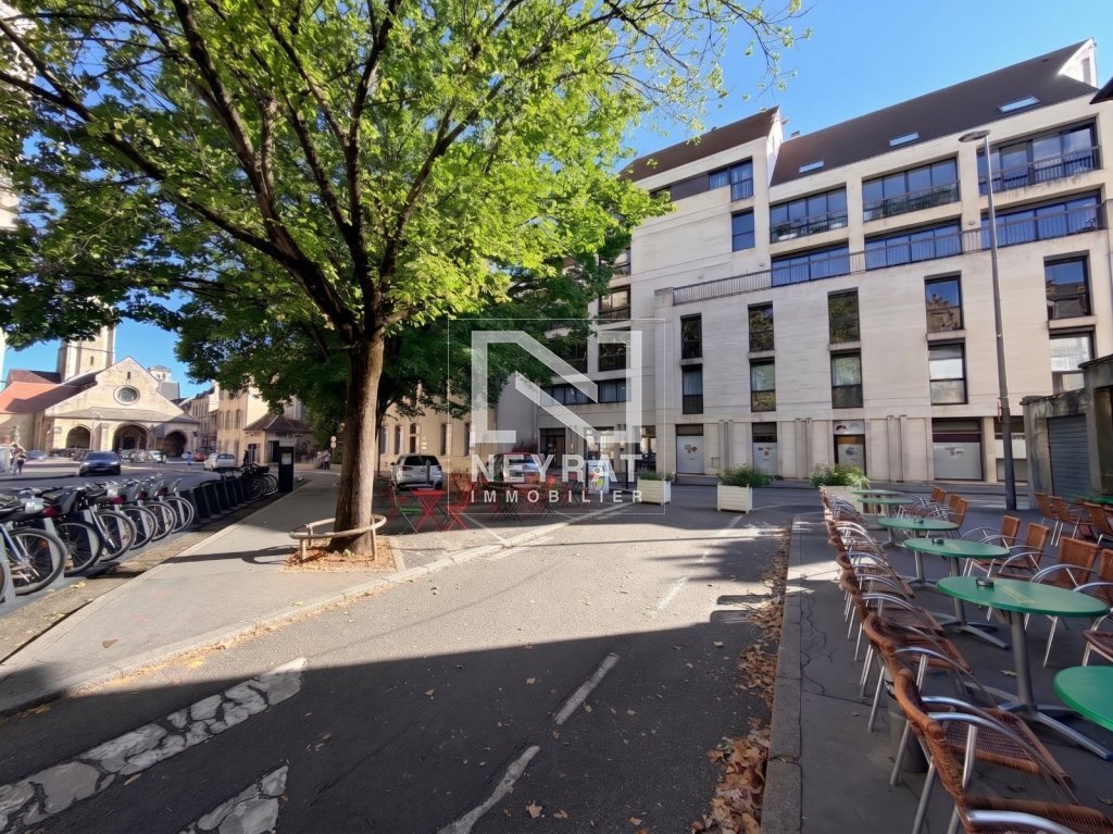 DIJON HYPER CENTRE- PLACE SAINT BÉNIGNE A VENDRE - DIJON Hyper Centre ville - 140.47 m2 - 495 000 &euro;