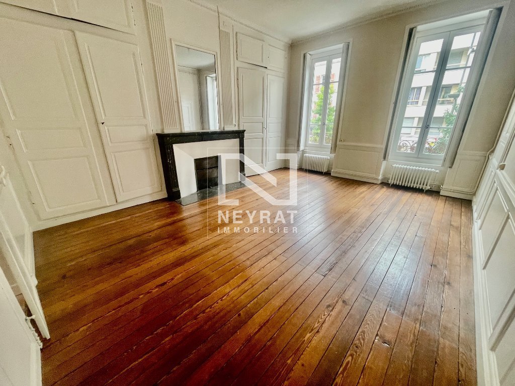 T6 de 225 m� � Chalon