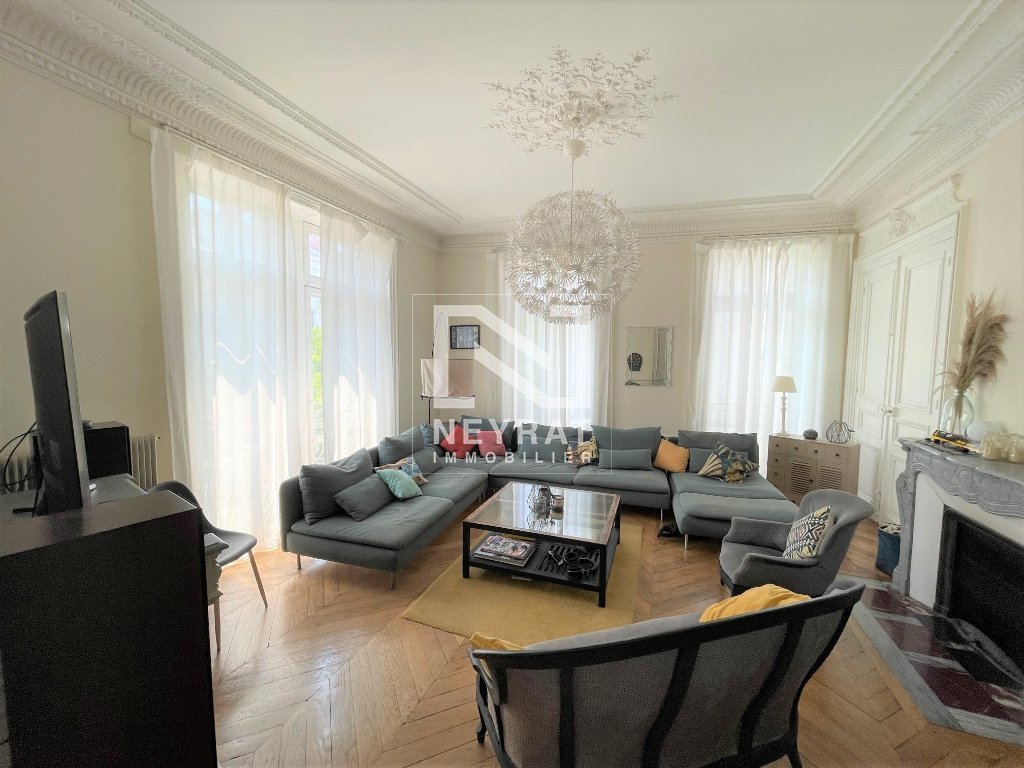 APPARTEMENT T7 A LOUER - CHALON SUR SAONE - 198.28 m2 - 1290€ charges comprises par mois