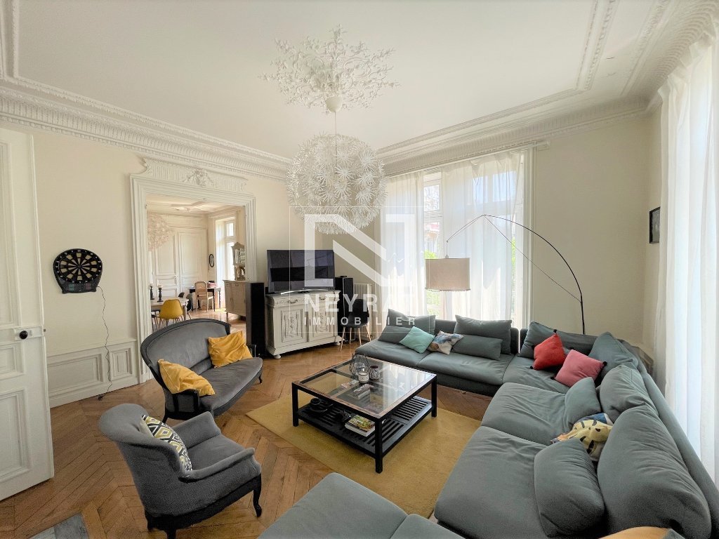 APPARTEMENT T7 A LOUER - CHALON SUR SAONE - 198.28 m2 - 1290€ charges comprises par mois