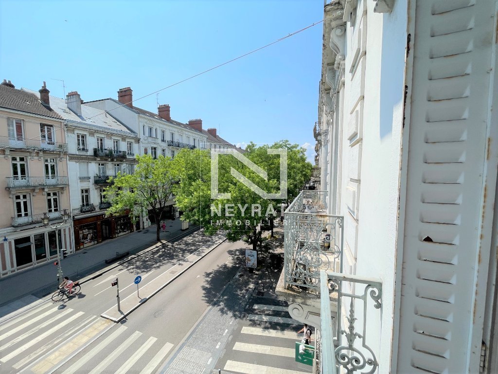 APPARTEMENT T7 A LOUER - CHALON SUR SAONE - 198.28 m2 - 1290€ charges comprises par mois