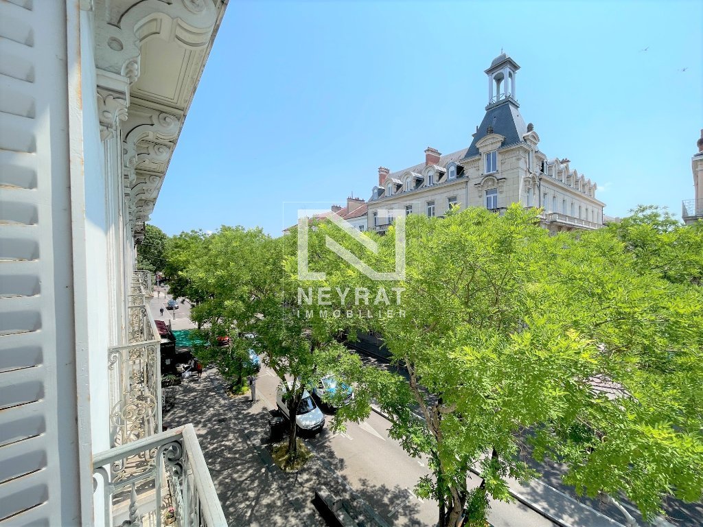 APPARTEMENT T7 A LOUER - CHALON SUR SAONE - 198.28 m2 - 1290€ charges comprises par mois