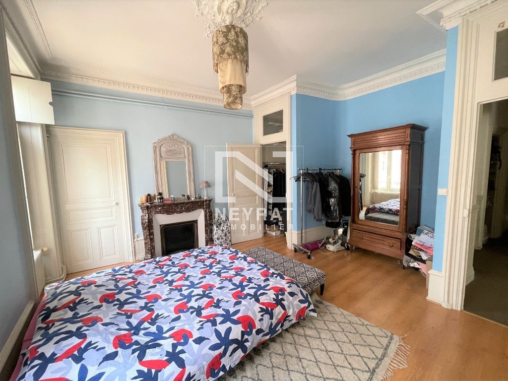 APPARTEMENT T7 A LOUER - CHALON SUR SAONE - 198.28 m2 - 1290€ charges comprises par mois