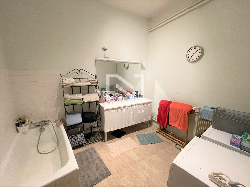 APPARTEMENT T7 A LOUER - CHALON SUR SAONE - 198.28 m2 - 1290€ charges comprises par mois