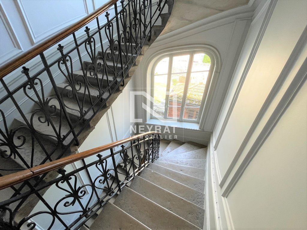 APPARTEMENT T7 A LOUER - CHALON SUR SAONE - 198.28 m2 - 1290€ charges comprises par mois