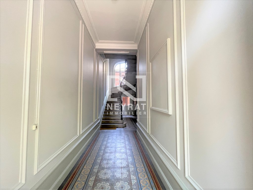 APPARTEMENT T7 A LOUER - CHALON SUR SAONE - 198.28 m2 - 1290€ charges comprises par mois