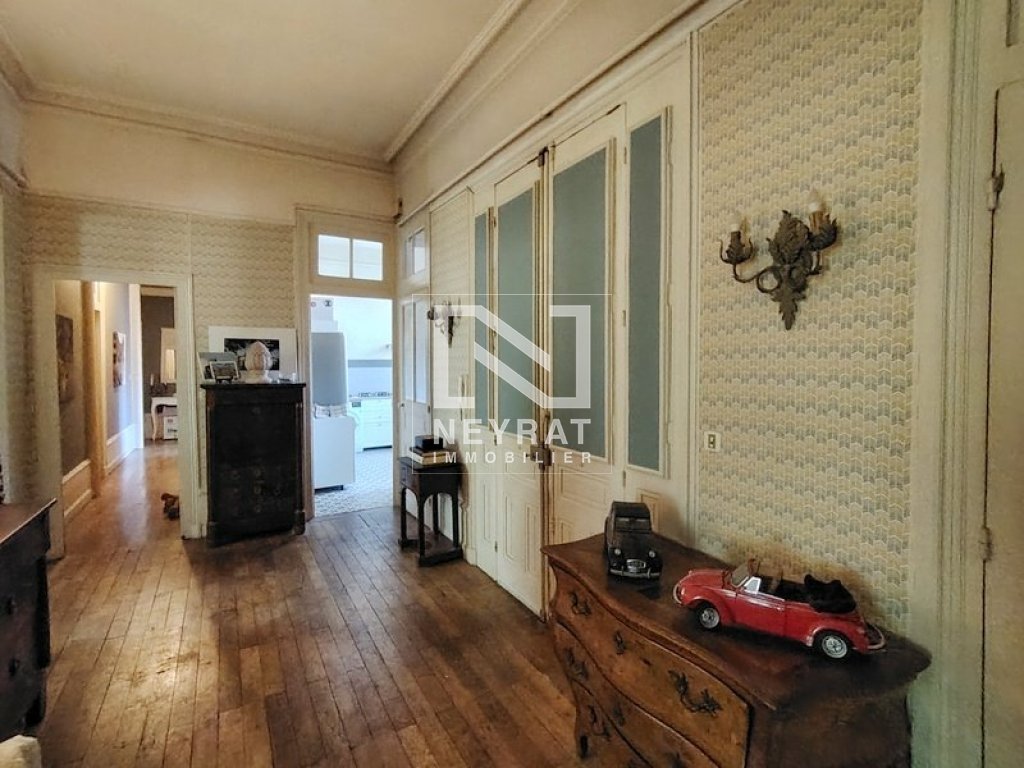 Chalon-sur-Sa�ne : T7 173 m�