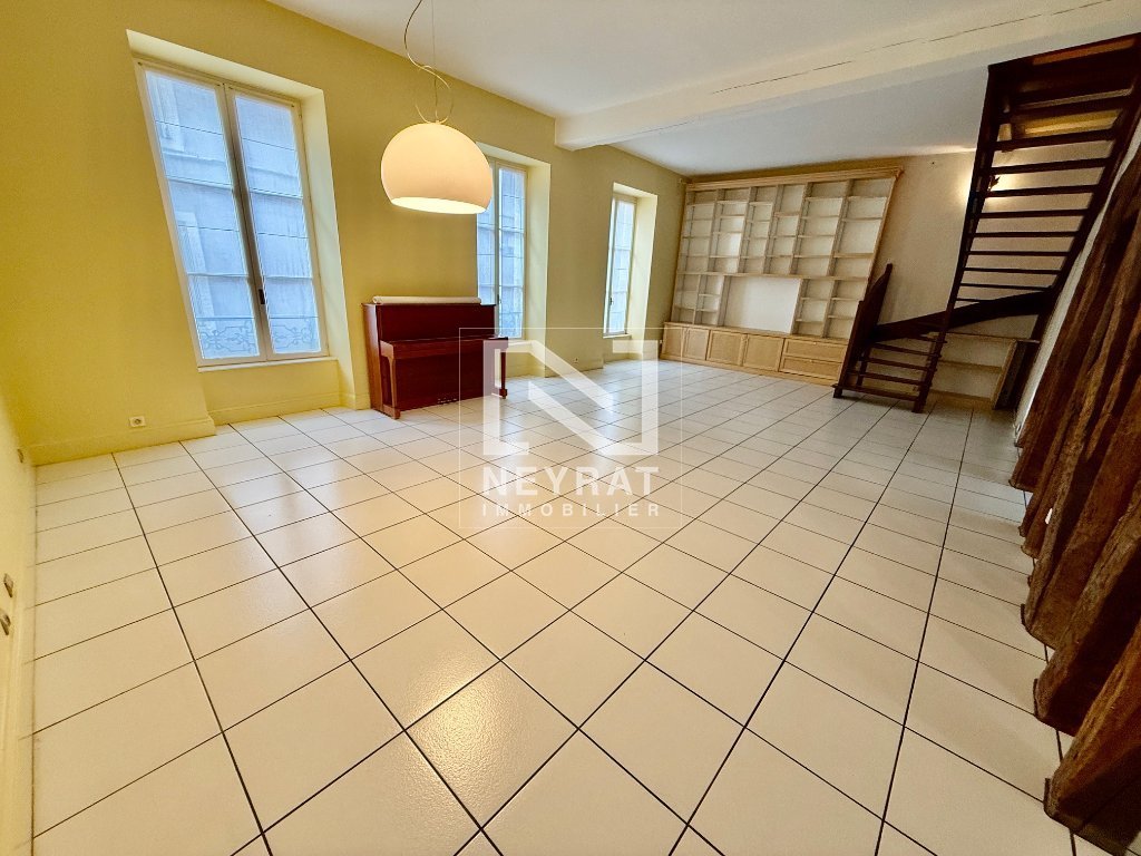 Appartement T7 208 m� � Chalon