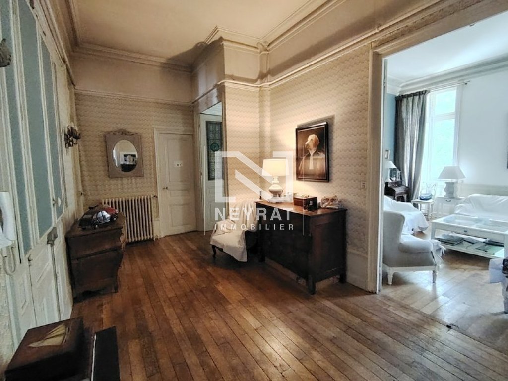 Chalon-sur-Sa�ne : T7 173 m�