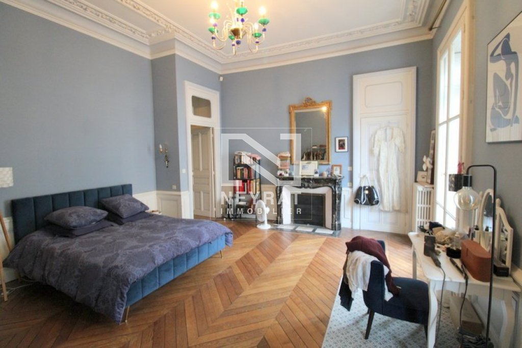 APPARTEMENT T8 A VENDRE - CHALON SUR SAONE - 312.58 m2 - 329 000 &euro;