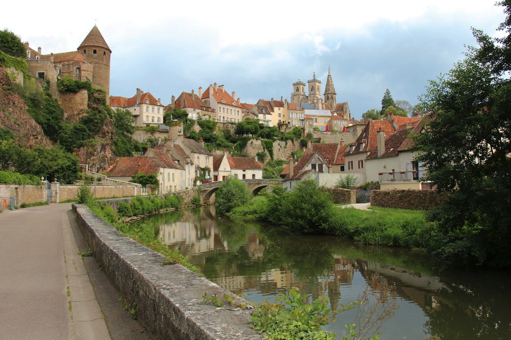 Acheter une maison ancienne en Bourgogne : les travaux à anticiper avant de se lancer